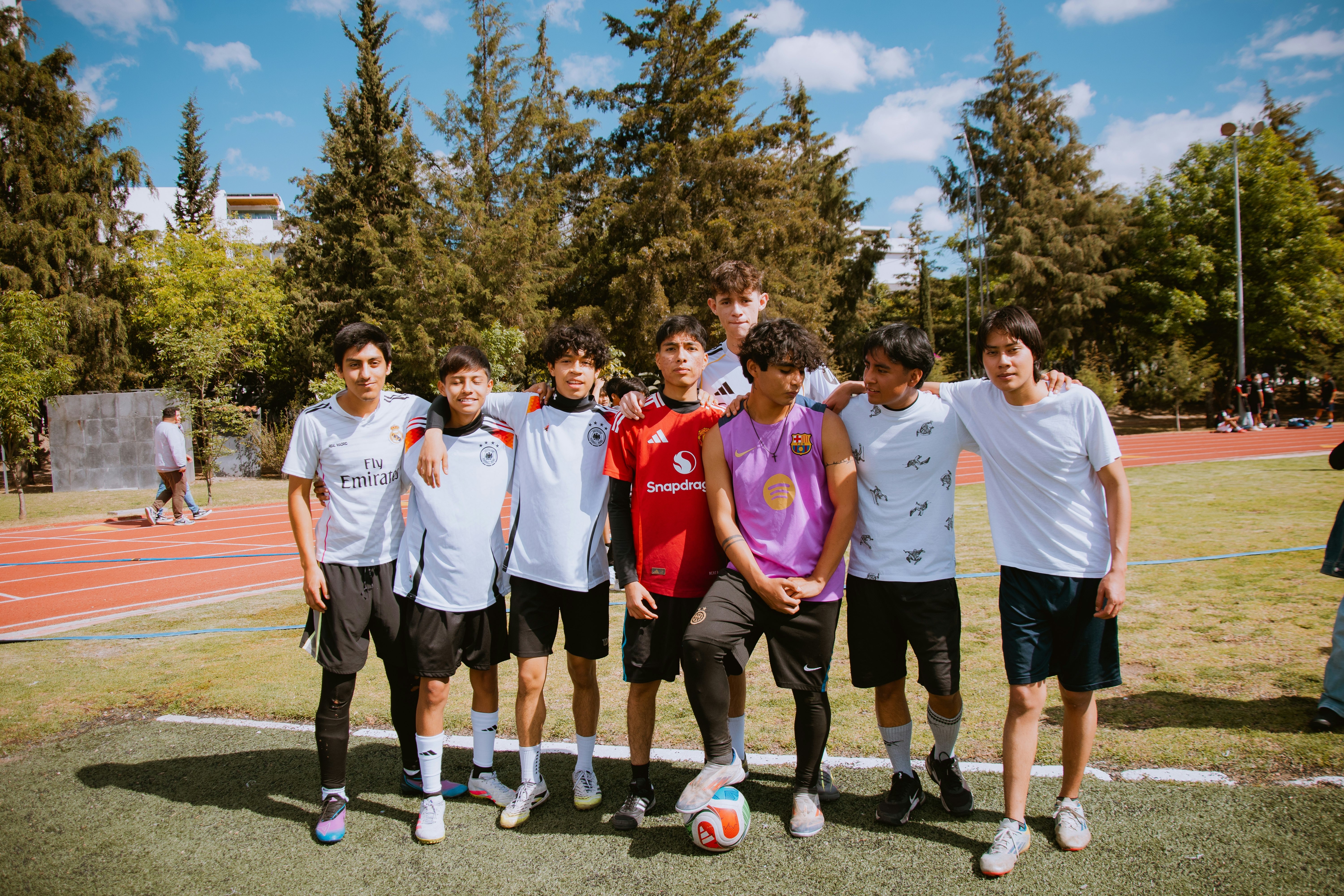 [运动一起赢]桑德：一个爱看孩子们踢球的“外教”